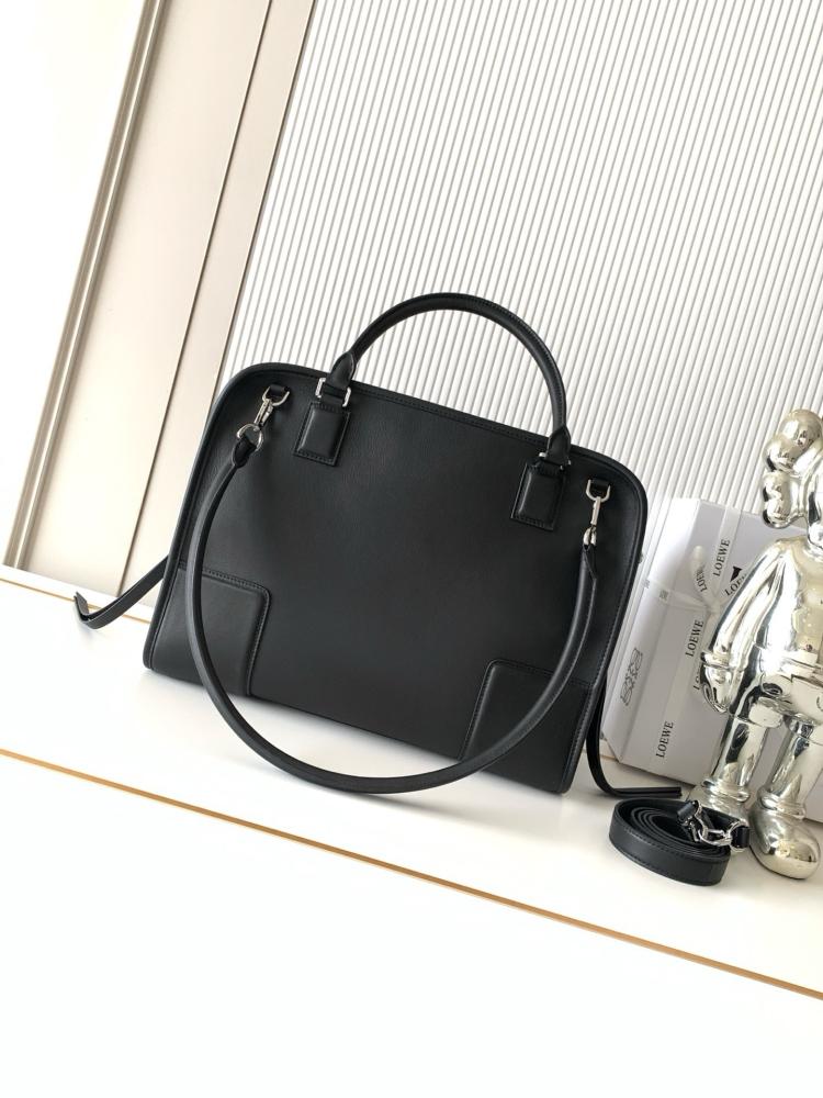 شنطة لويفي Amazona Loewe
