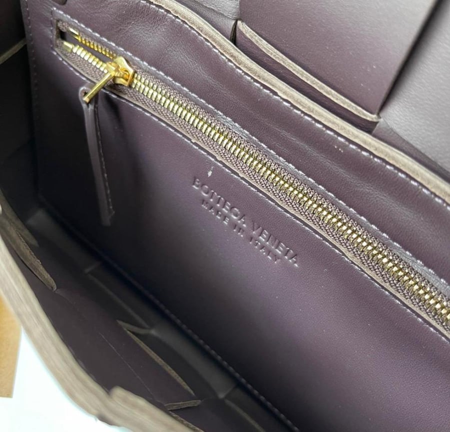 شنطة  بوتيغا Cassette مقاس 23cm