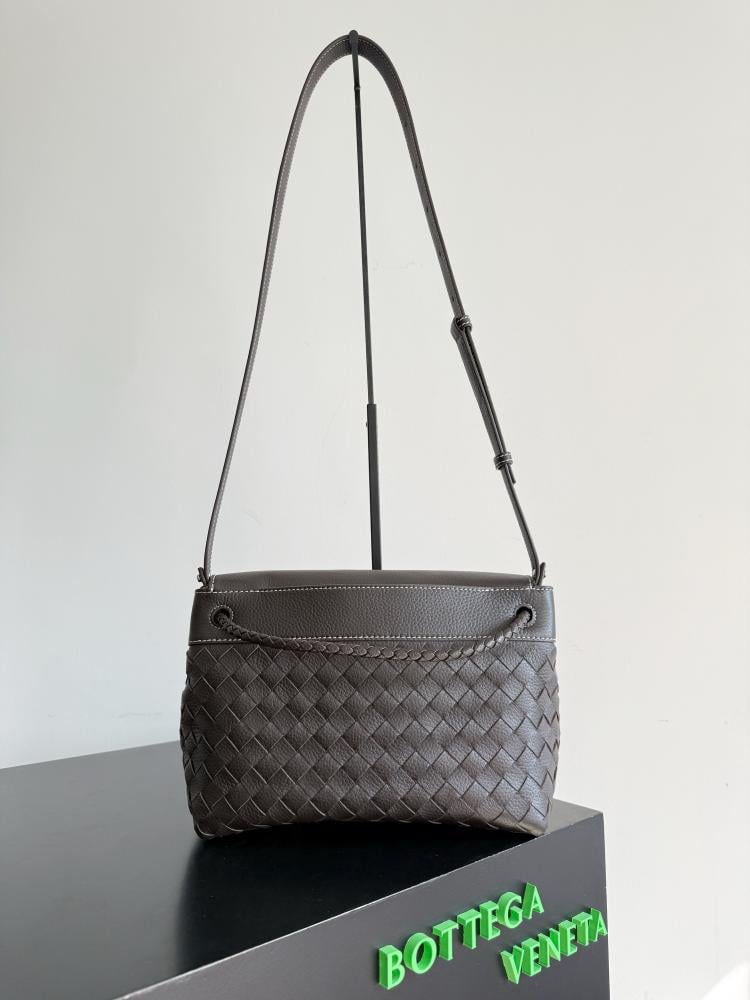 شنطة بوتيغا Andiamo Shoulder Bag Bottega