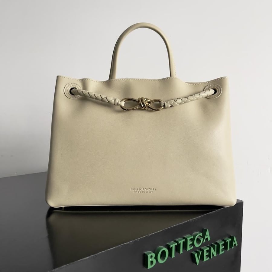 شنطة بوتيغا Andiamo مقاس 32cm