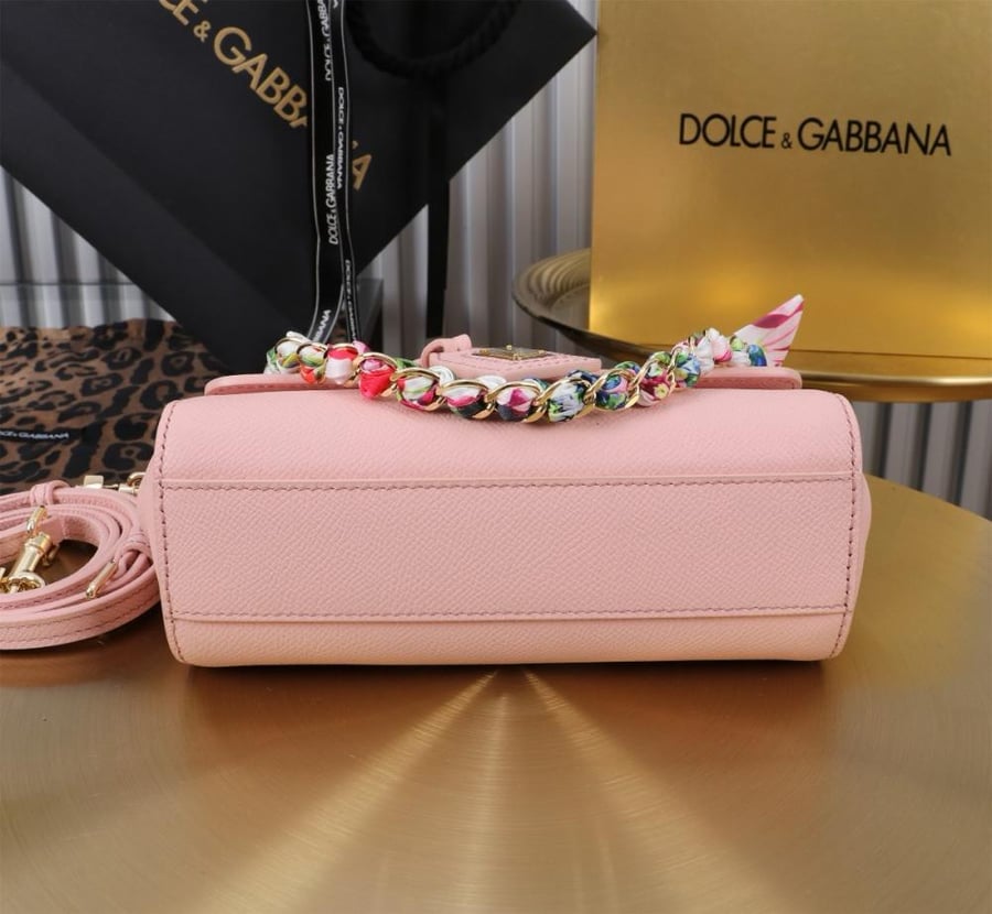 . شنطة دولتشي اند غابانا  Small Sicily handbag