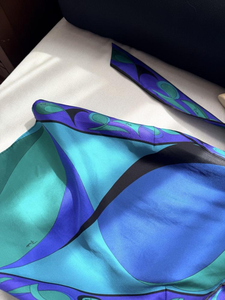 توب Pucci.
