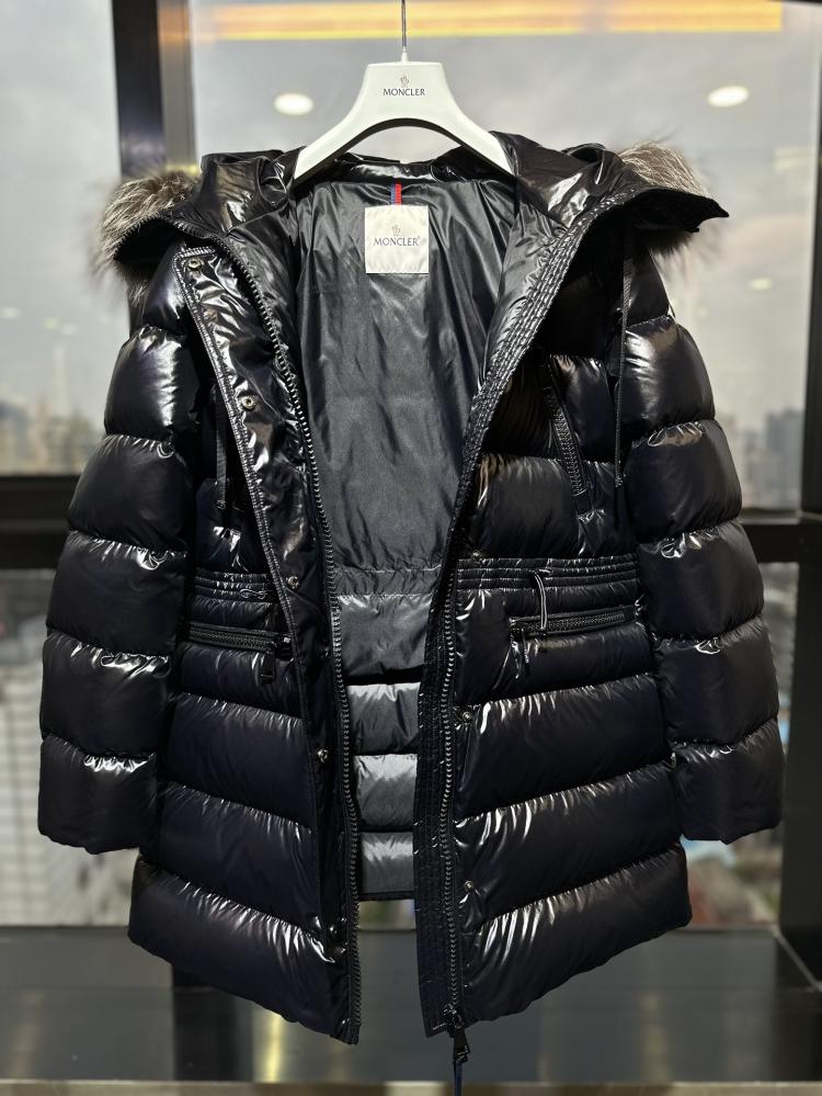 جاكيت Moncler