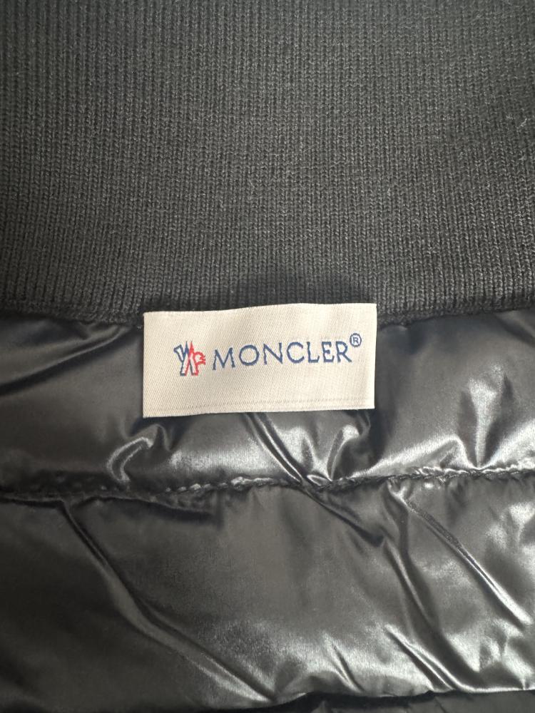 جاكيت Moncler