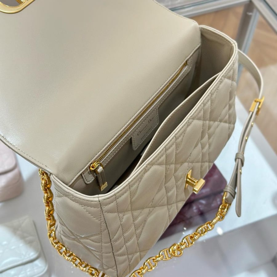 شنطة ديور Caro Doir
