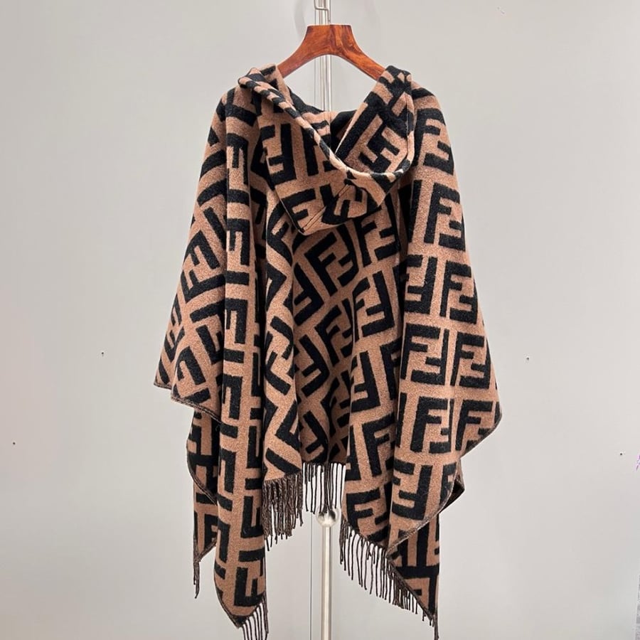 سكارف Fendi