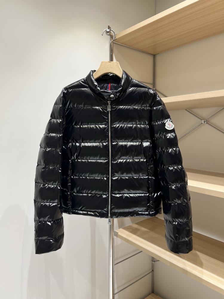 جاكيت Moncler