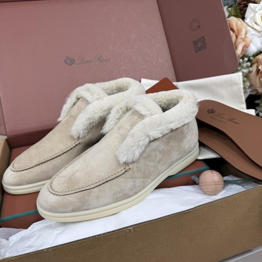 حذاء فلات لورو بيانا High top fur
