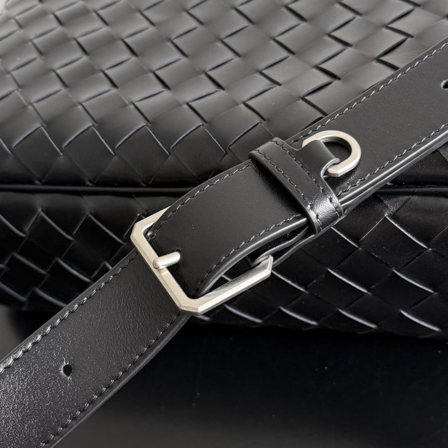 شنطة بوتيغا camera Bag Bottega