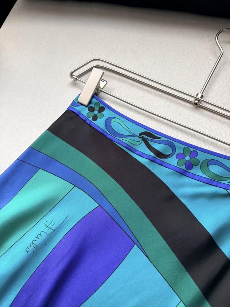 تنورة Pucci