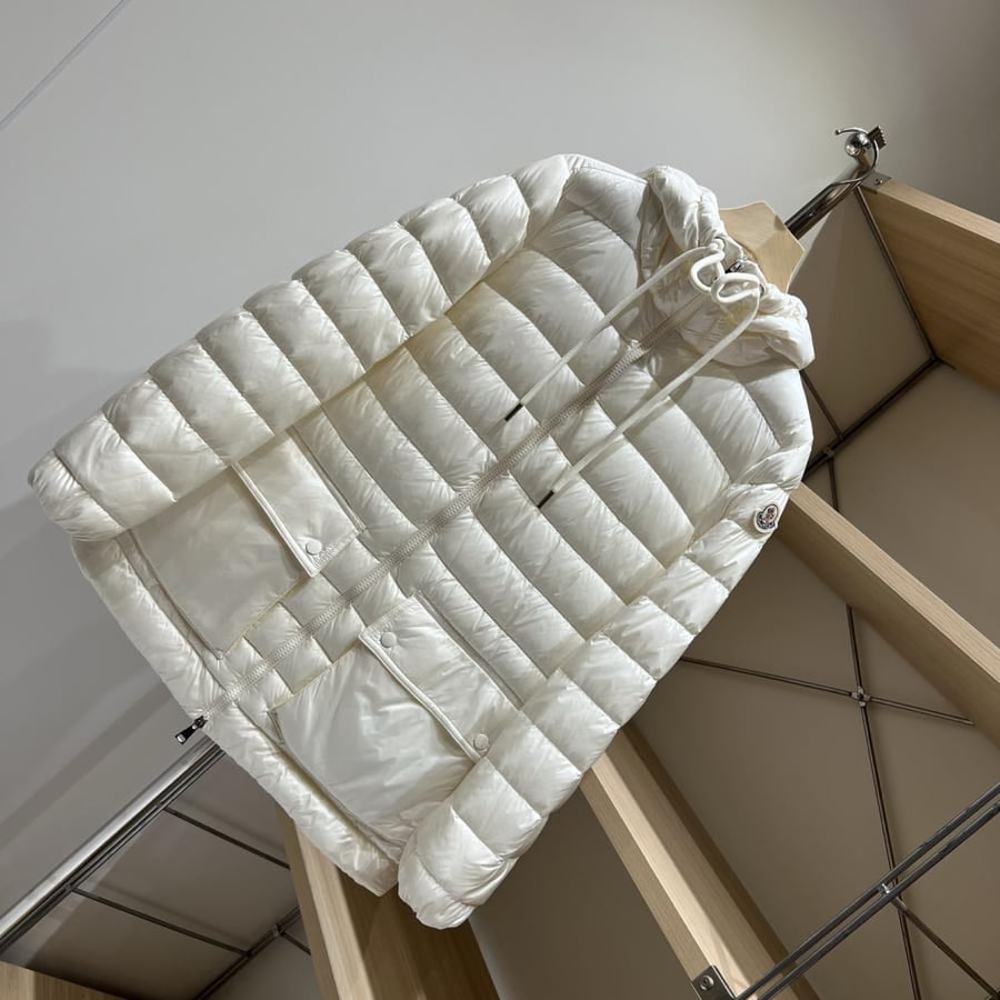 جاكيت Moncler