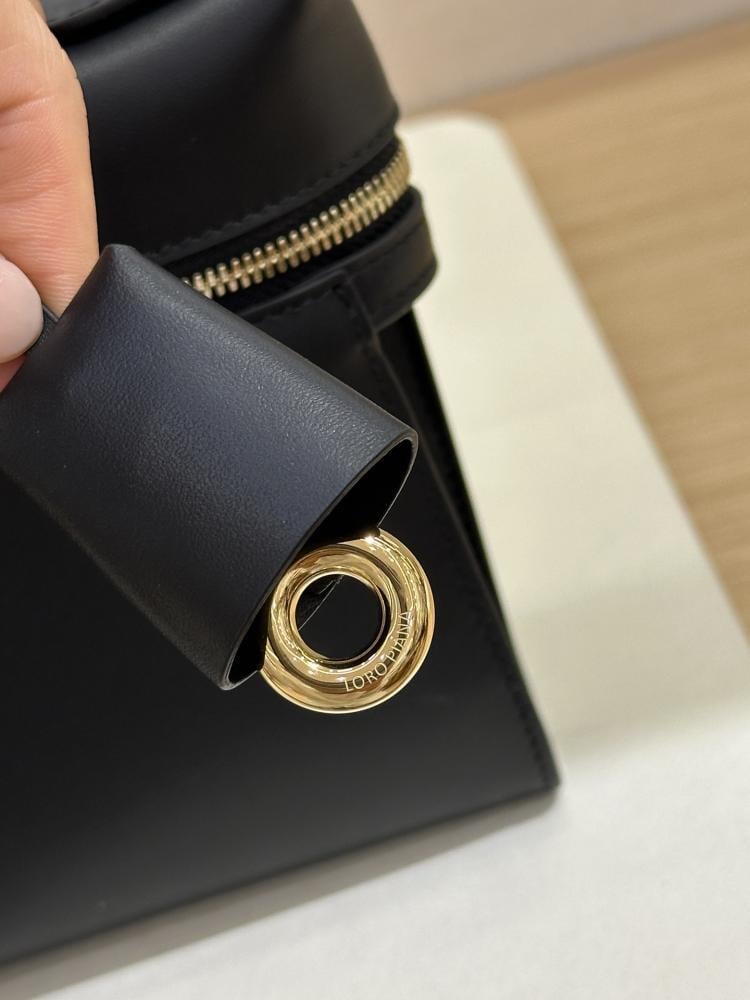 شنطة لورو بيانا Extra Clutch Lora piana مقاس 29 cm
