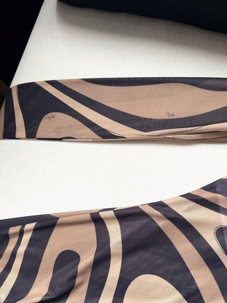 توب Pucci.