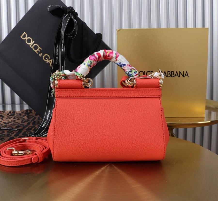 شنطة دولتشي اند غابانا  Small Sicily handbag