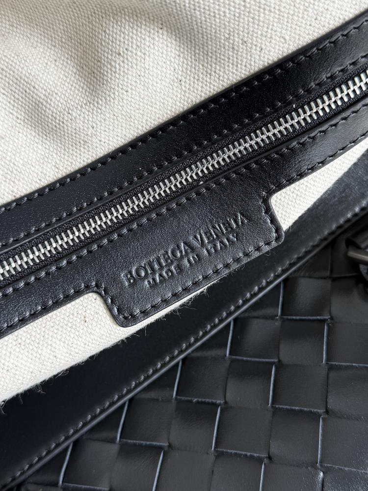 شنطة بوتيغا Woven Travel HandBag bottega .