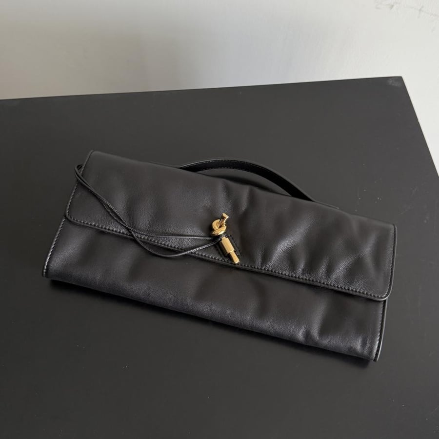 شنطة بوتيغا  Andiamo Clutch