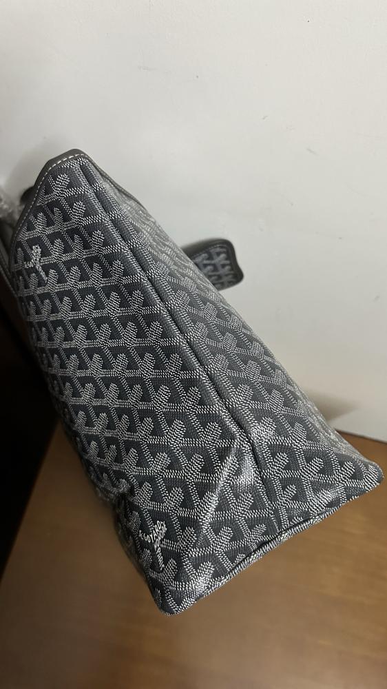 شنطة جويارد Chien Gris Goyard