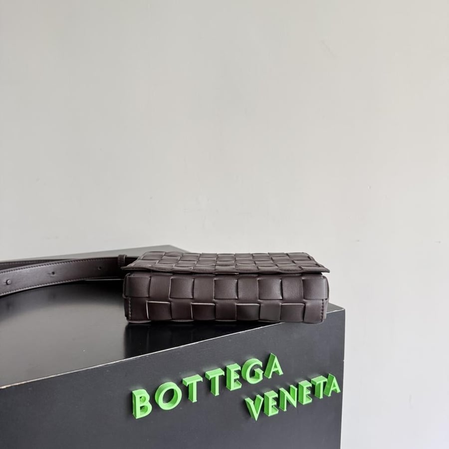 شنطة بوتيغا Orto Messenger Bottega