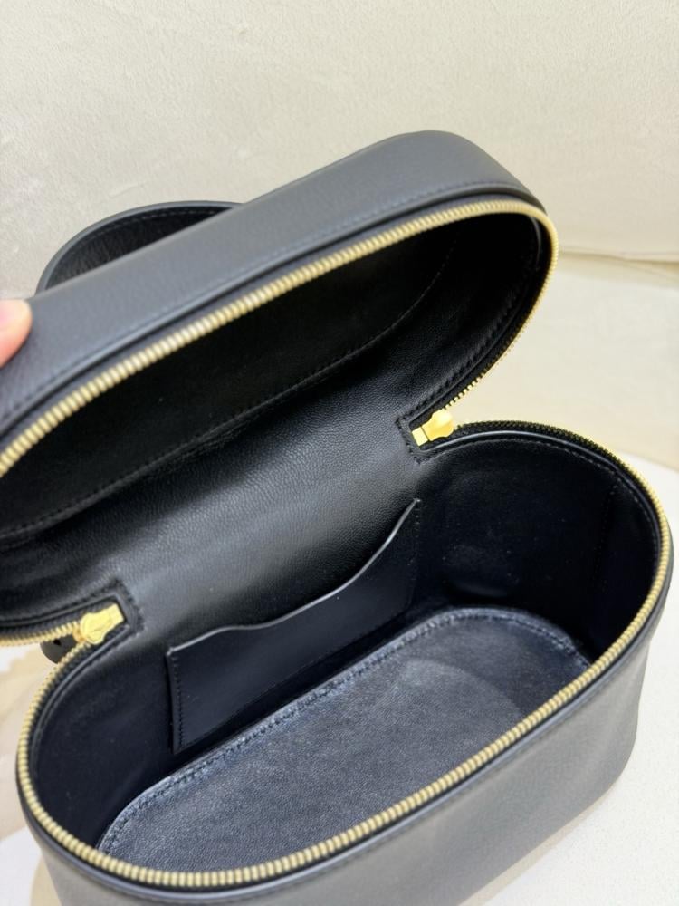 شنطة لورو بيانا Extra Softy Lora piana مقاس 21 cm