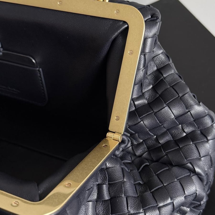 شنطة بوتيغا BOTTEGA