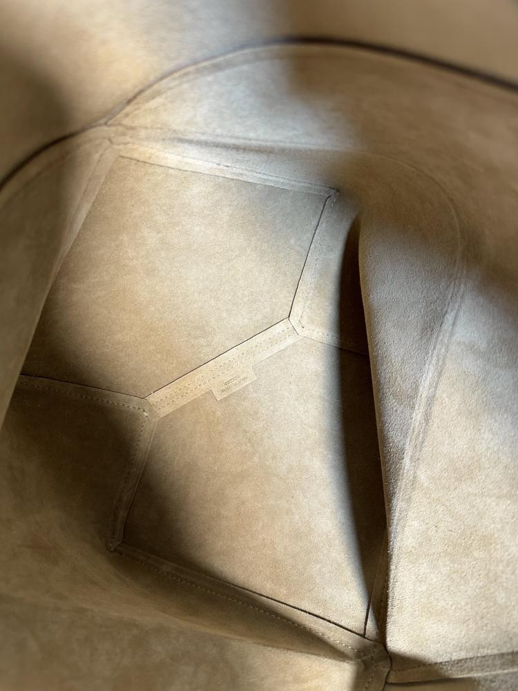 شنطة لويفي Puzzle fold Medium