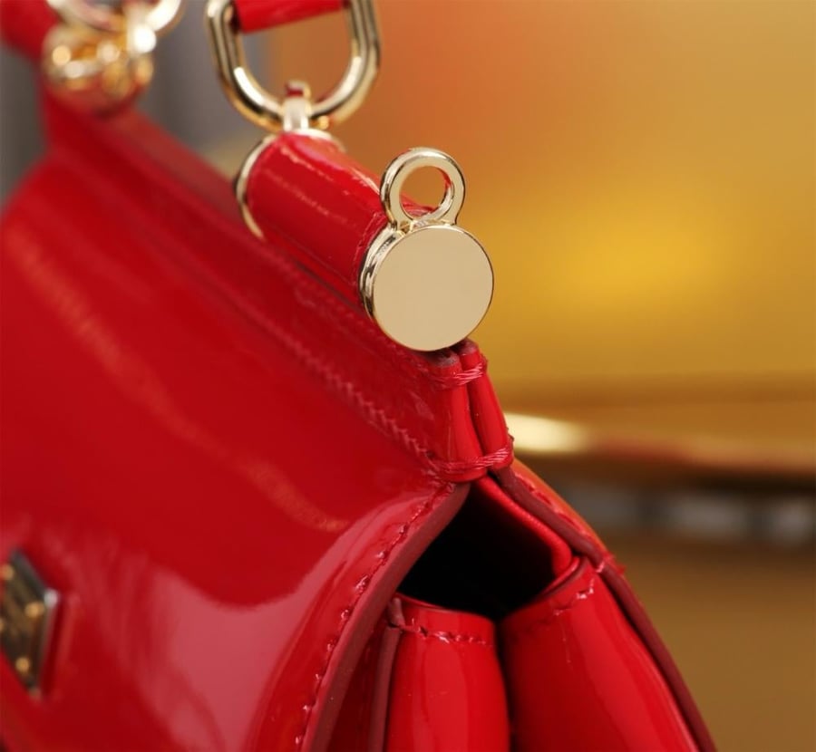 . شنطة دولتشي اند غابانا  Mini Sicily handbag