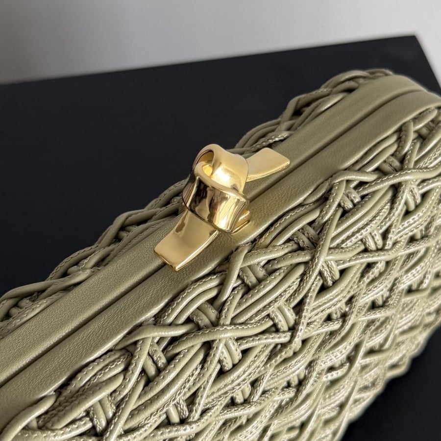 شنطة بوتيغا knot Bottega