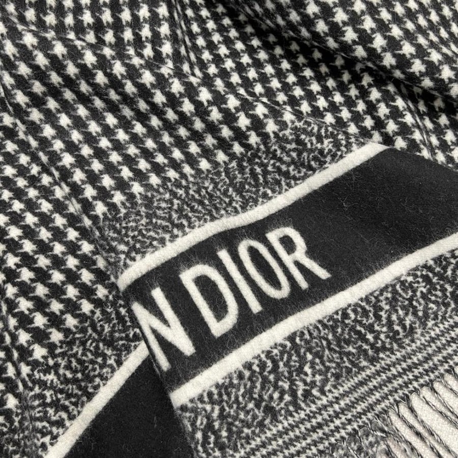 سكارف Dior