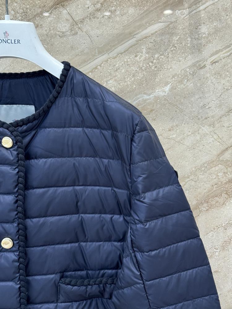 جاكيت Moncler