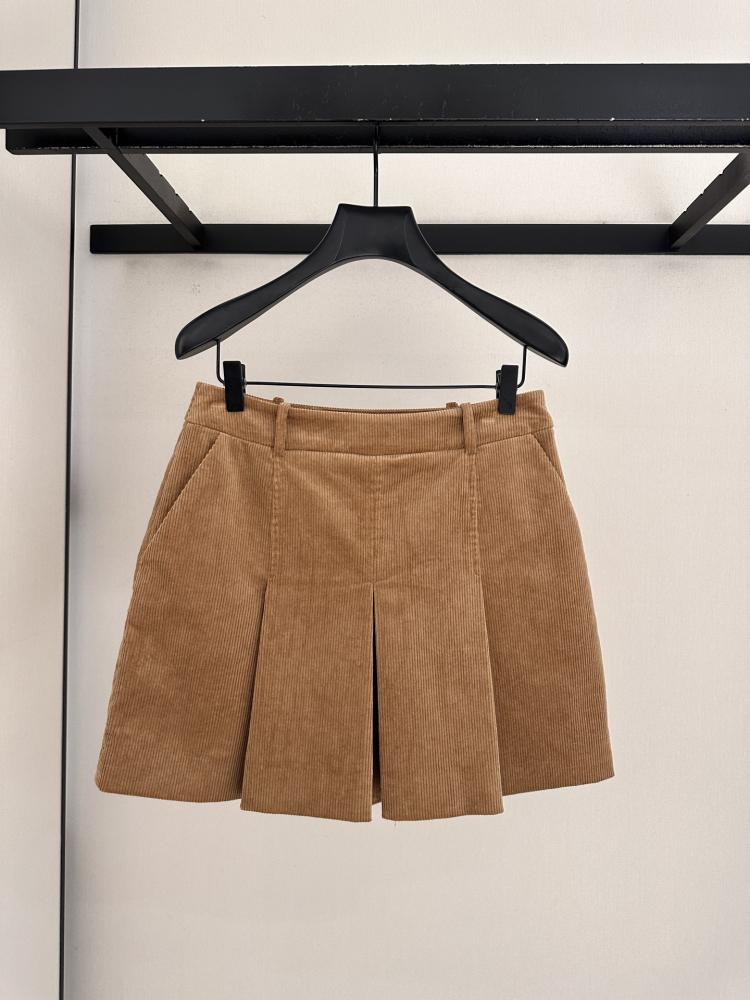 طقم Miu Miu