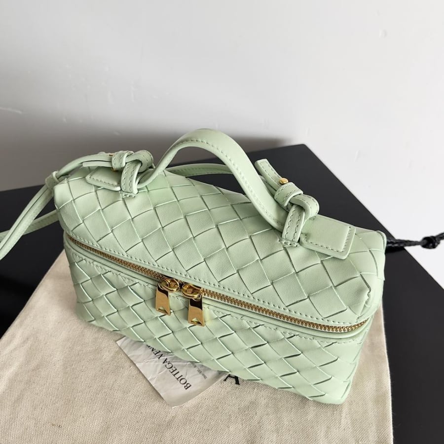 شنطة بوتيغا Bang Bang Vanity
