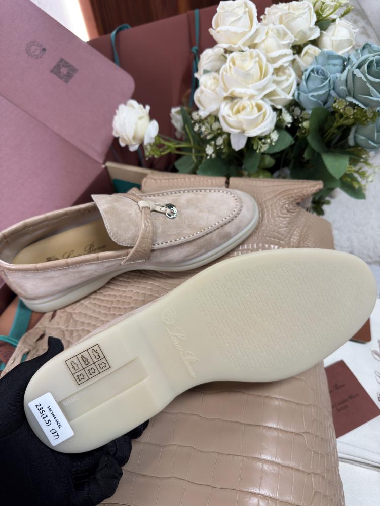 حذاء فلات لورو بيانا Crocodile leather