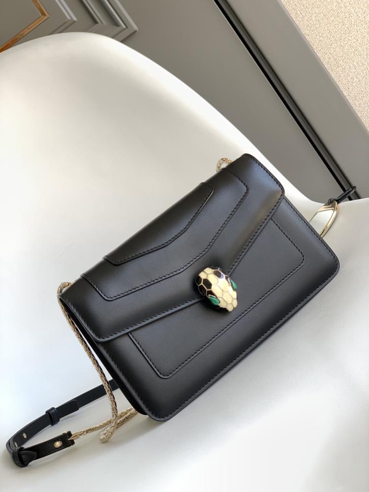 شنطة بولغاري