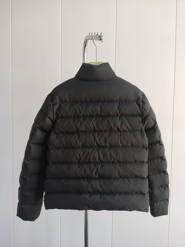 جاكيت Moncler