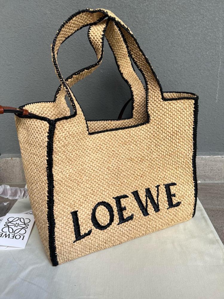 شنطة لويفي Font tote Loewe