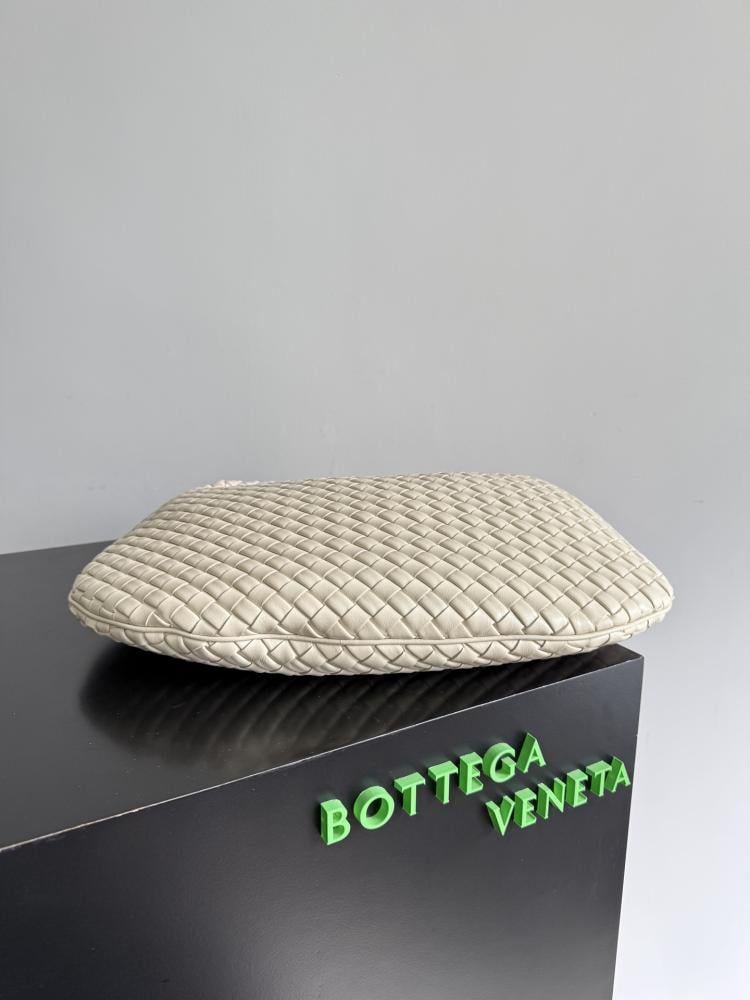 شنطة بوتيغا Medium Bottega