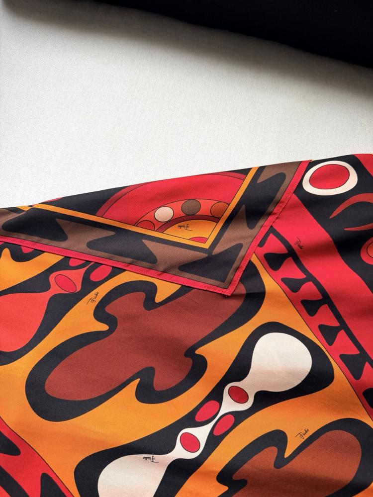 تنورة Pucci