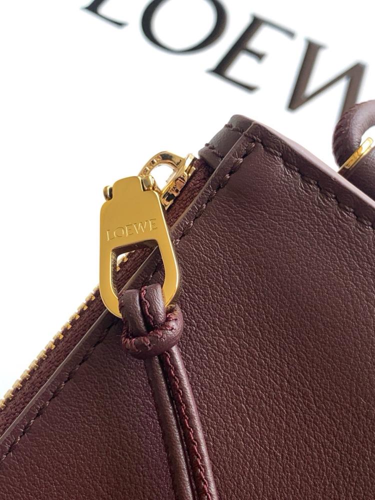 شنطة لويفي Joya Loewe