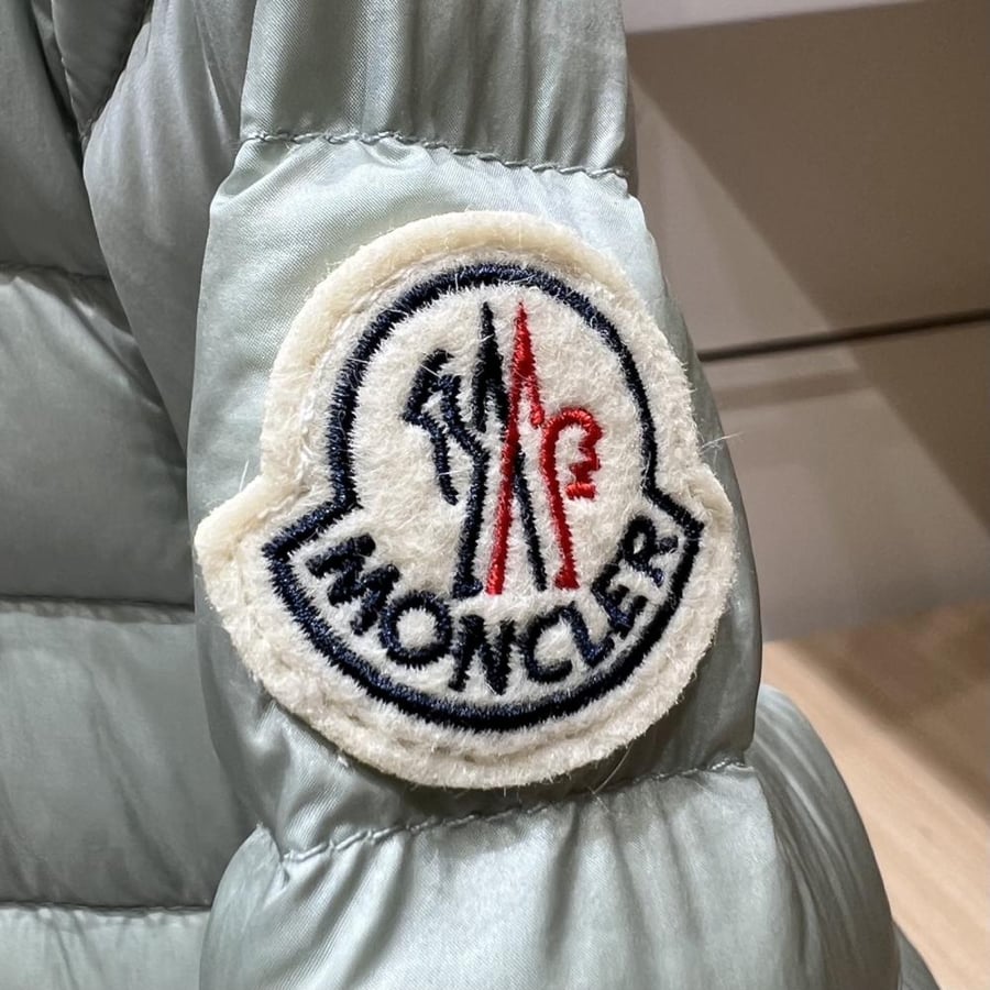 جاكيت Moncler
