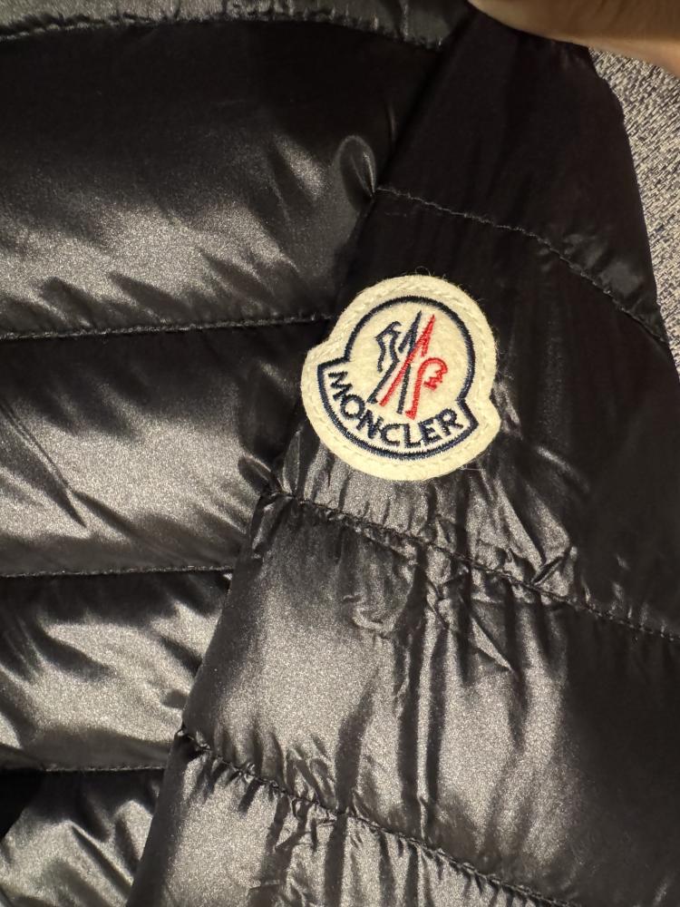 جاكيت Moncler