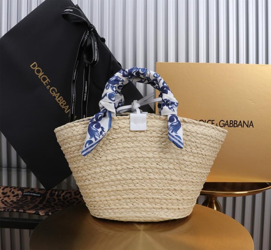 شنطة دولتشي اند غابانا Small Kendra shopper مقاس 35cm