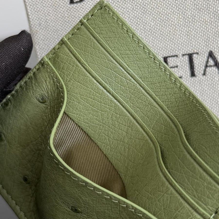محفظة كارد هولدر بوتيغا Ostrich Leather card holder bottega