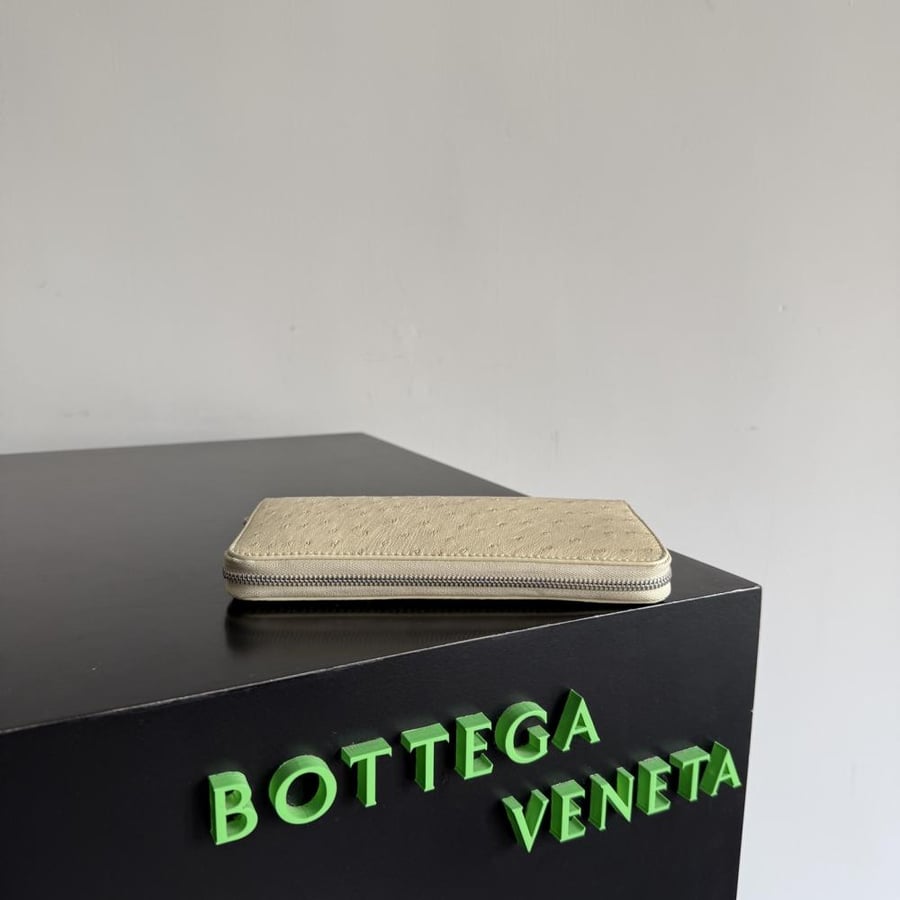 محفظة بوتيغا Ostrich Leathe bottega