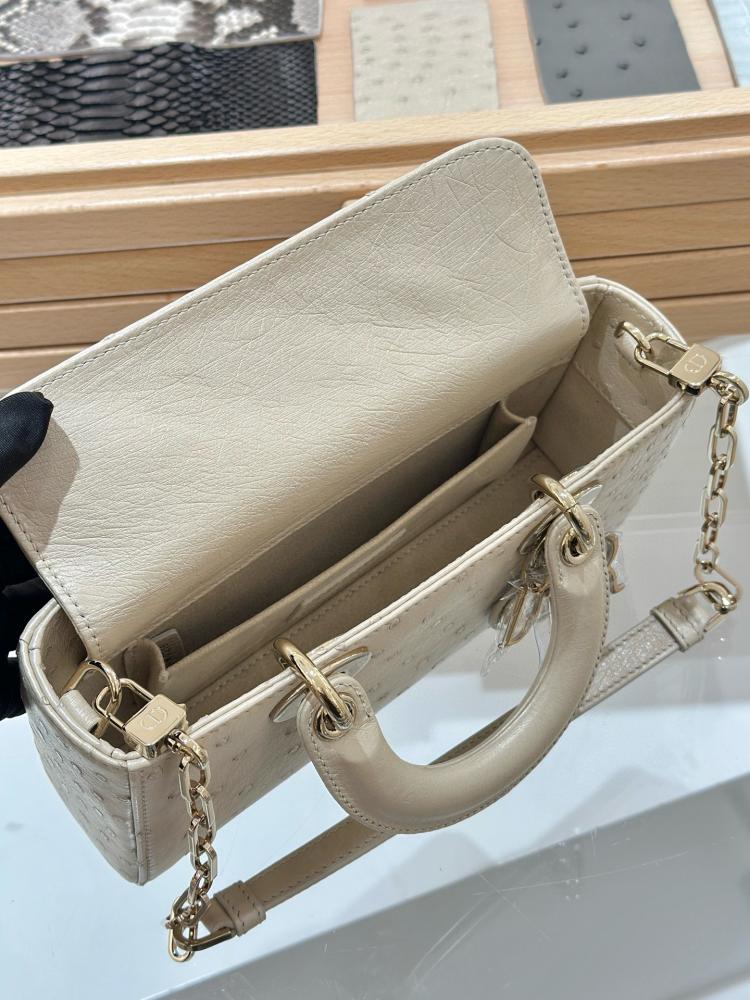 شنطة ديور Lady Ostrich Skin Dior Dior  مقاس 22cm