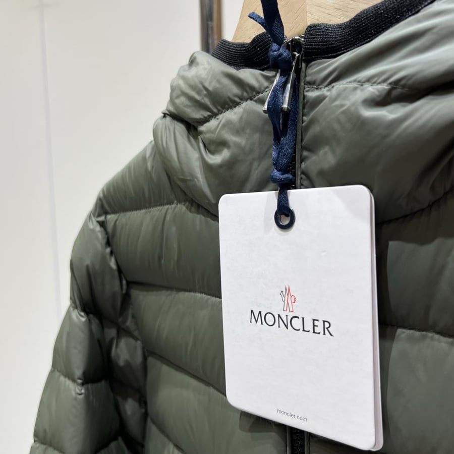 جاكيت Moncler