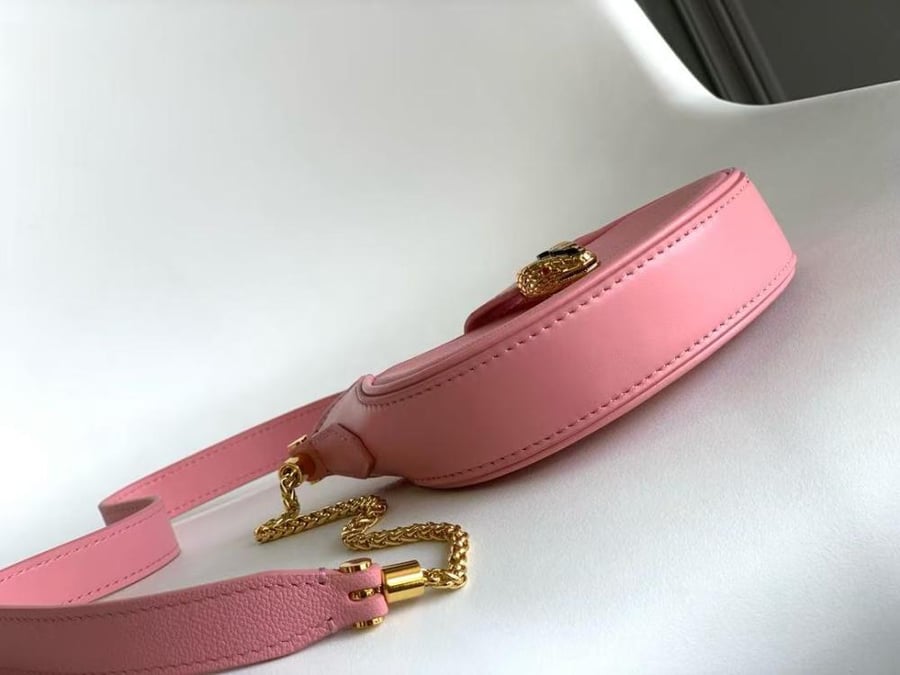 شنطة بولغاري SERPENTINE ELLIPSE   مقاس 18cm