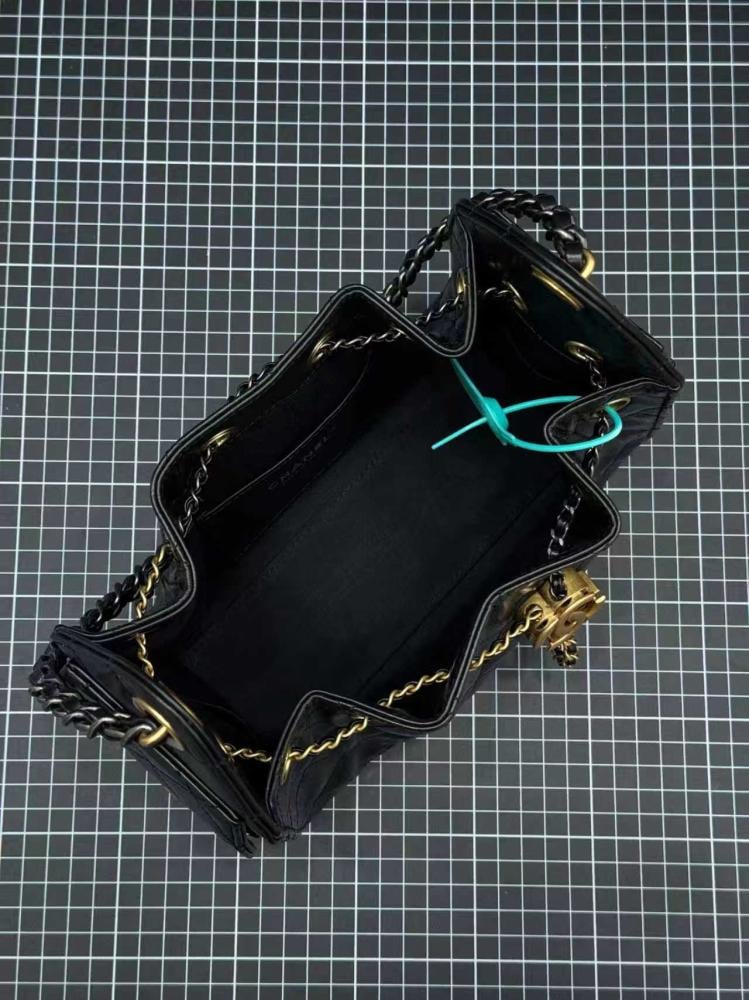 شنطة شانيل Mini hopo bag 22cm