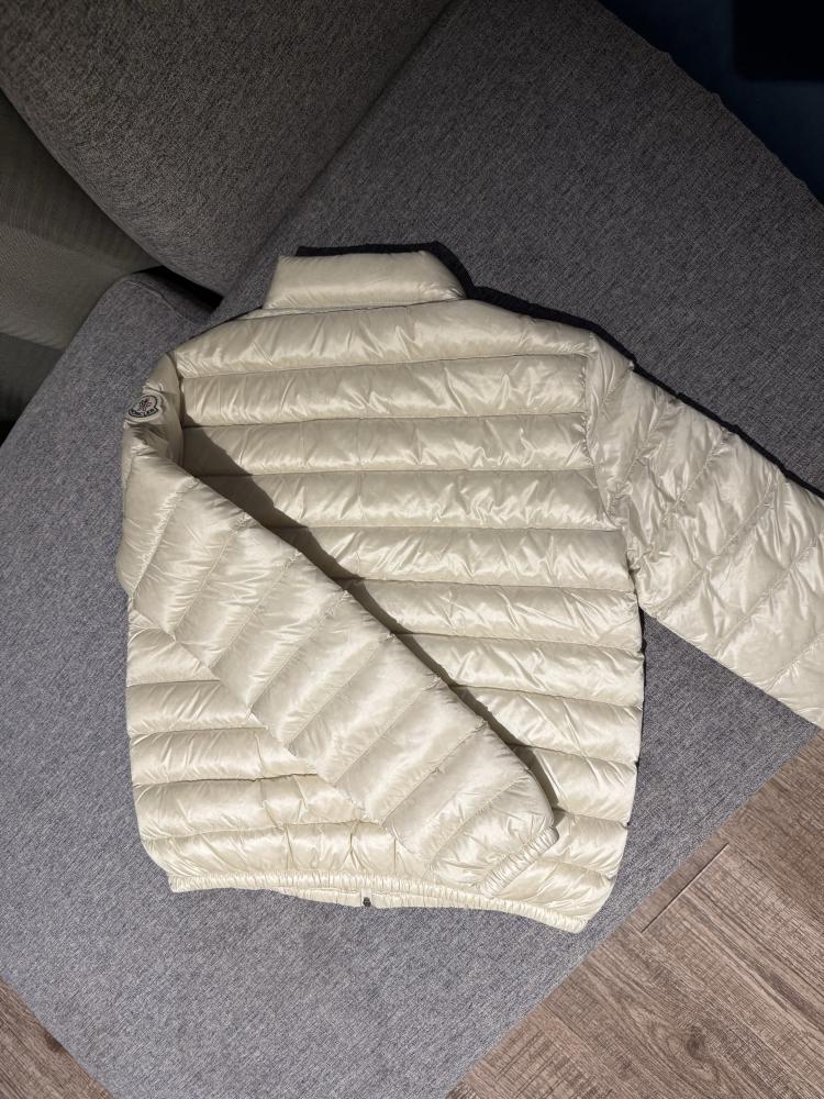 جاكيت Moncler