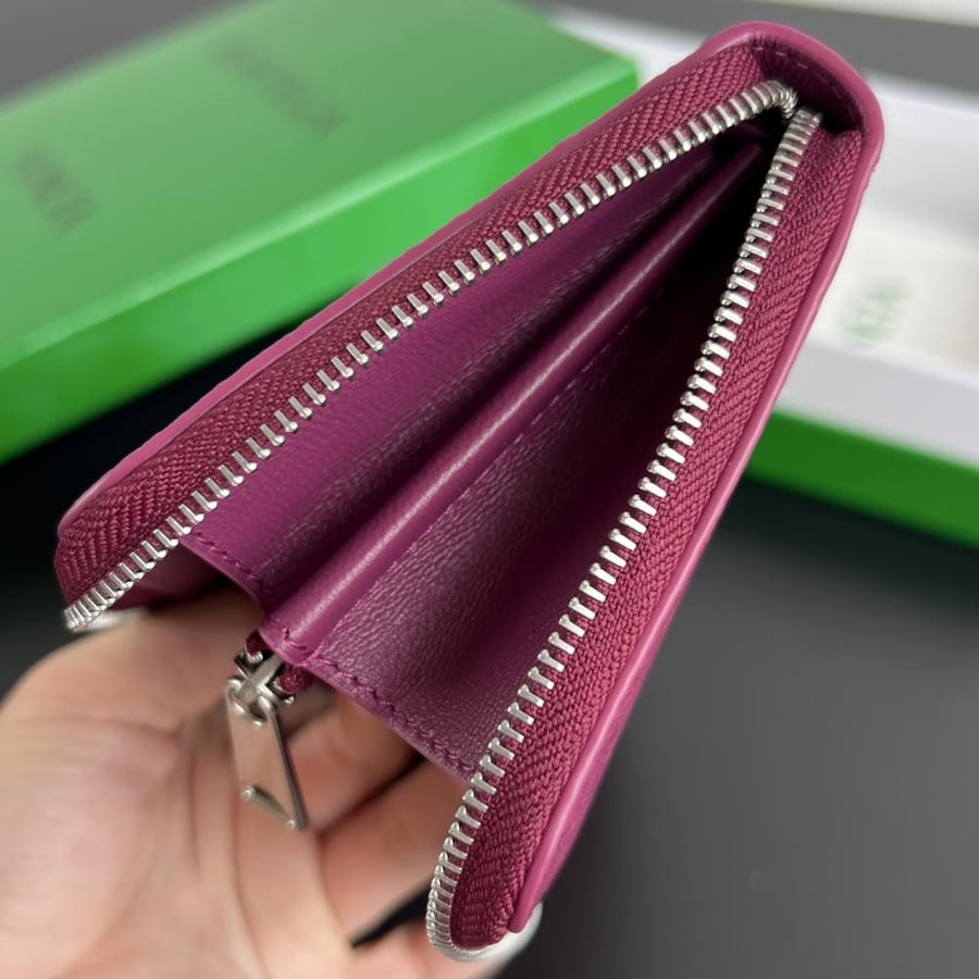 محفظة بوتيغا Ostrich Leathe bottega