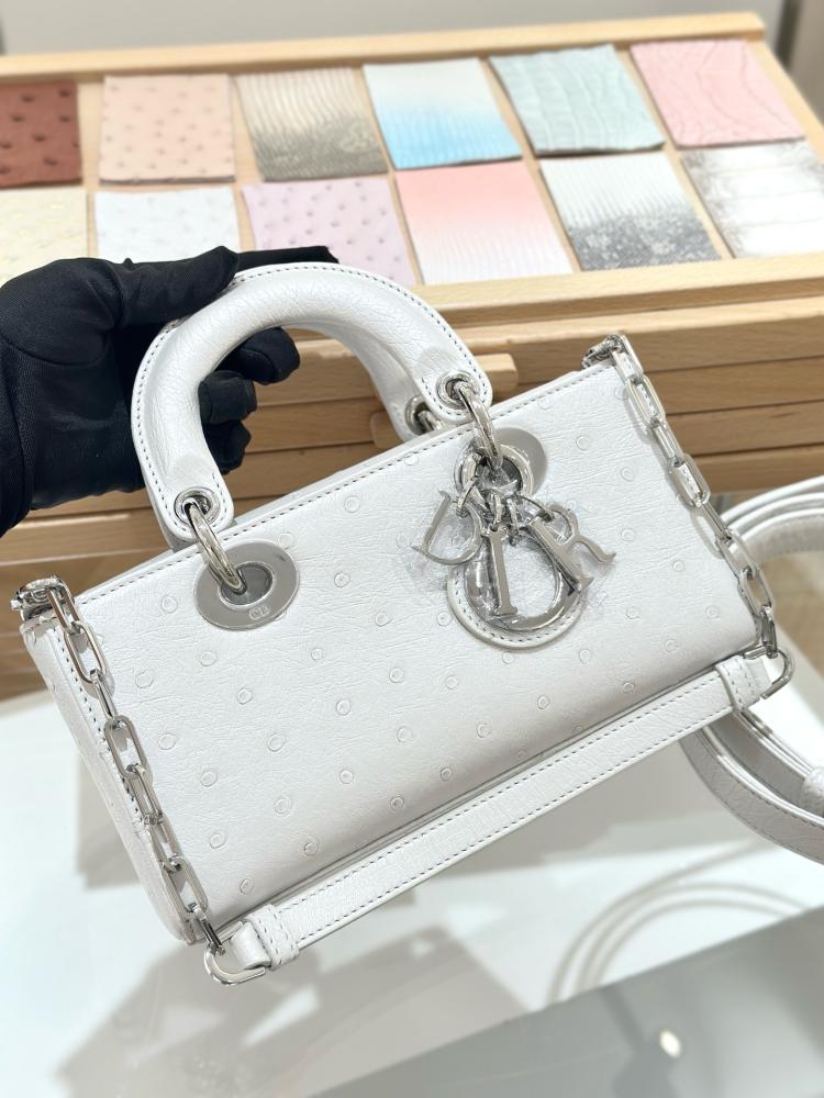 شنطة ديور Lady Ostrich Skin Dior مقاس 22cm